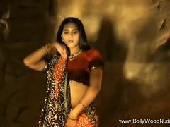 Die indische Traumfrau tanzt für dich